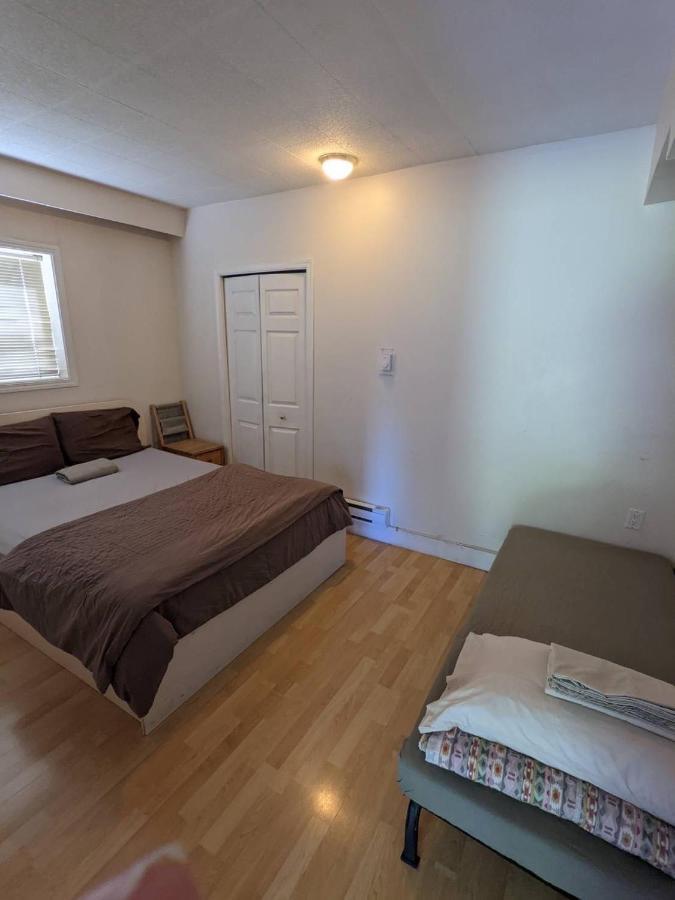 Vancouver Backpacker House Burnaby Extérieur photo
